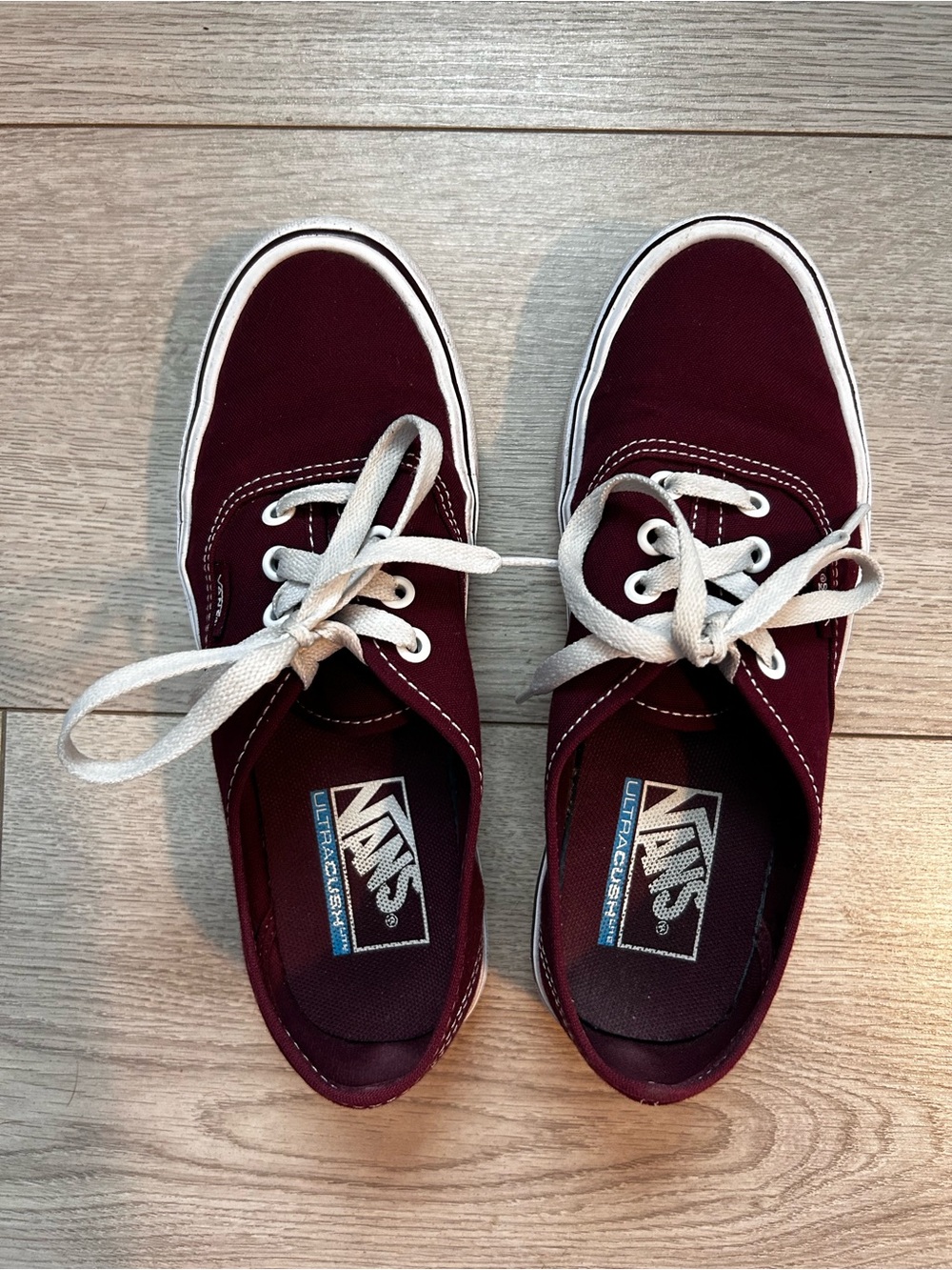 Vans | Low-Top Sneakers in Burgundy with White Laces